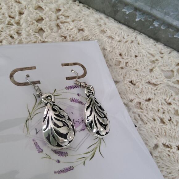 Women's Fashion Hollow Teardrop Dangle Earrings Antique Silver Tone - Picture 7 of 8